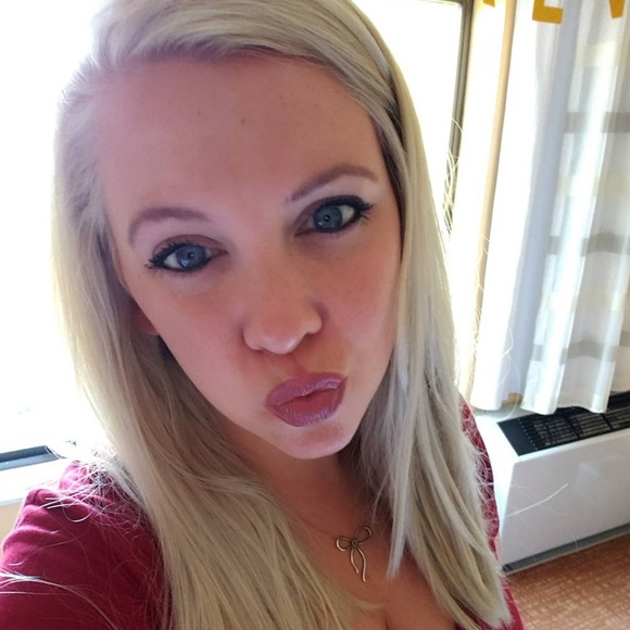 Meet your Posher, Amanda - Picture 3 of 3